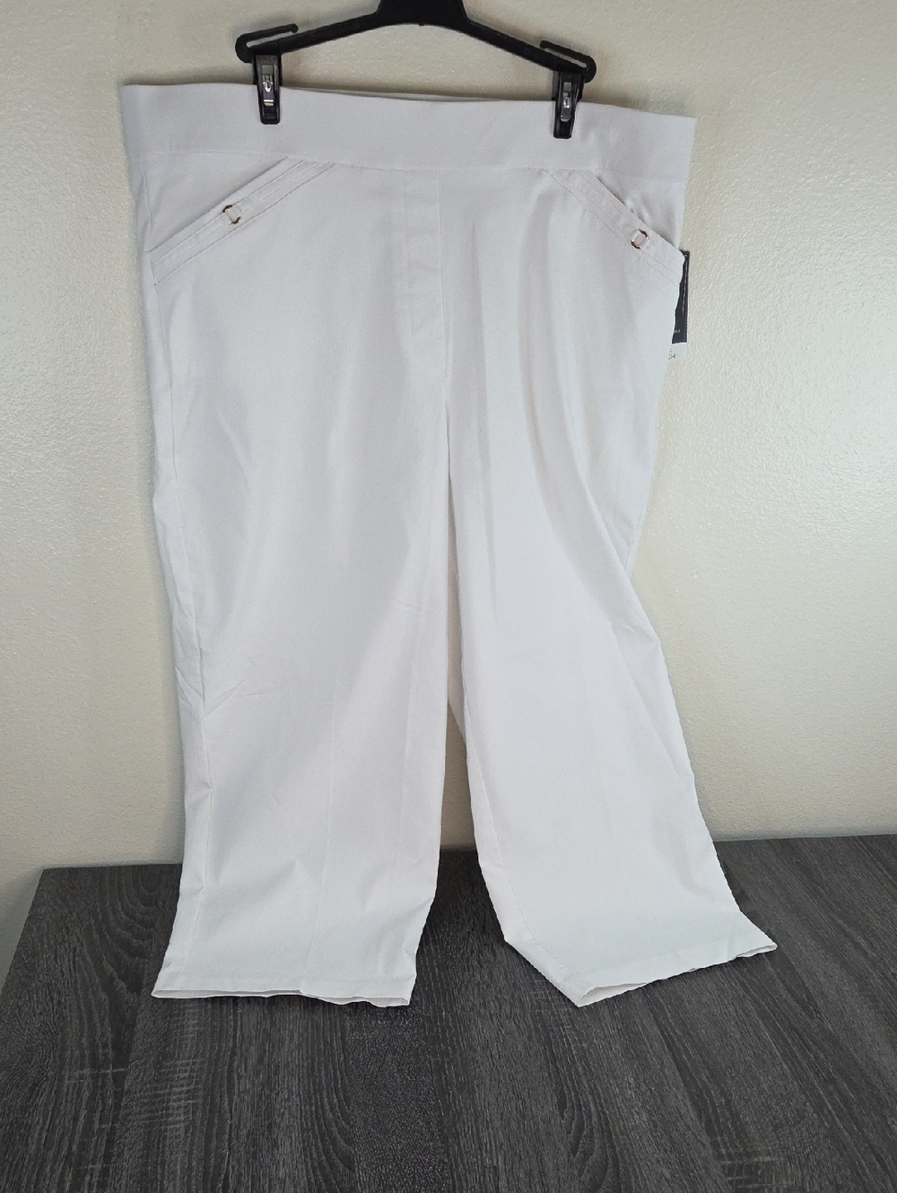 CounterParts Size 18 Capri Super Stretch WHITE Pull On Waist Band NWT